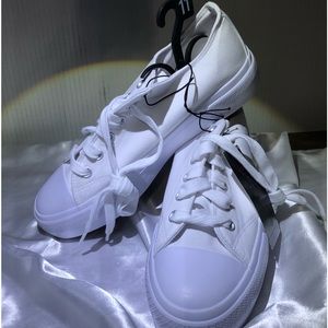 NOBO WHITE WOMENS SIZE 11 SNEAKERS NWT